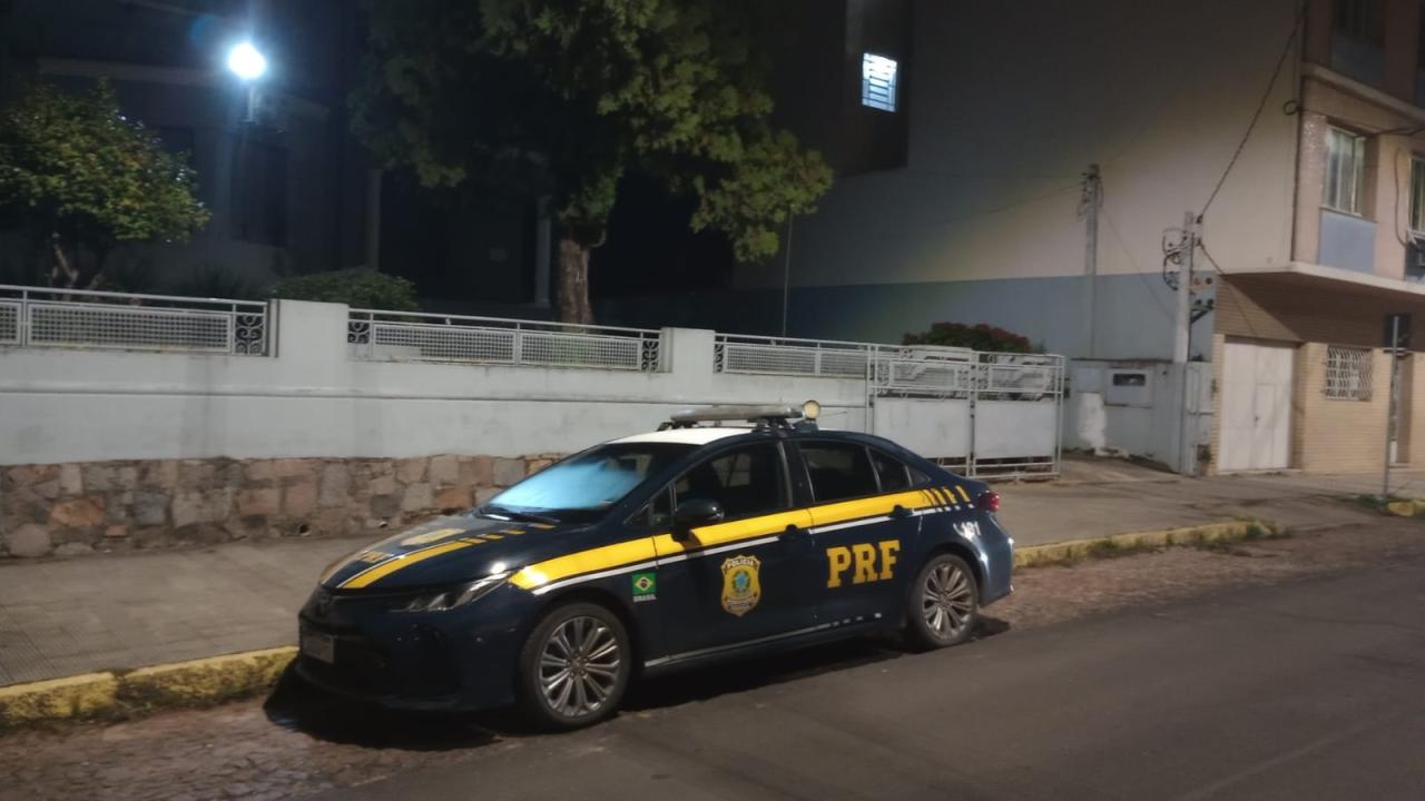 Jovem é presa em flagrante com mais de 7kg de drogas pela PRF