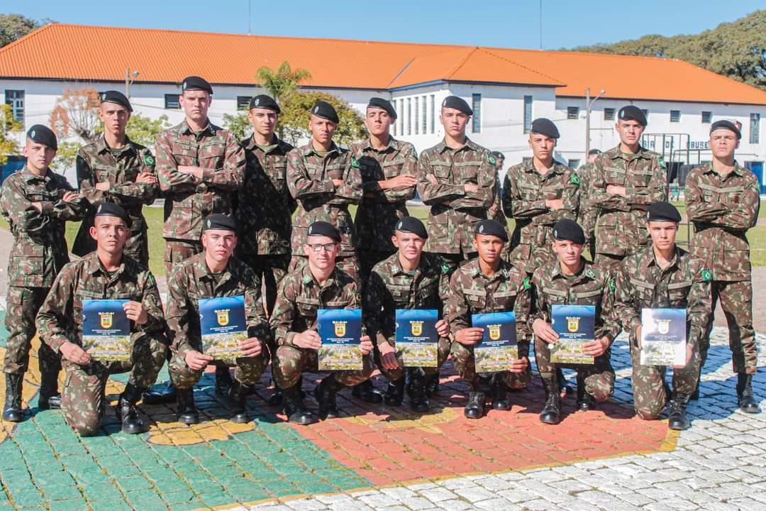 Alunos do 25º GAC concluem curso de Cabos