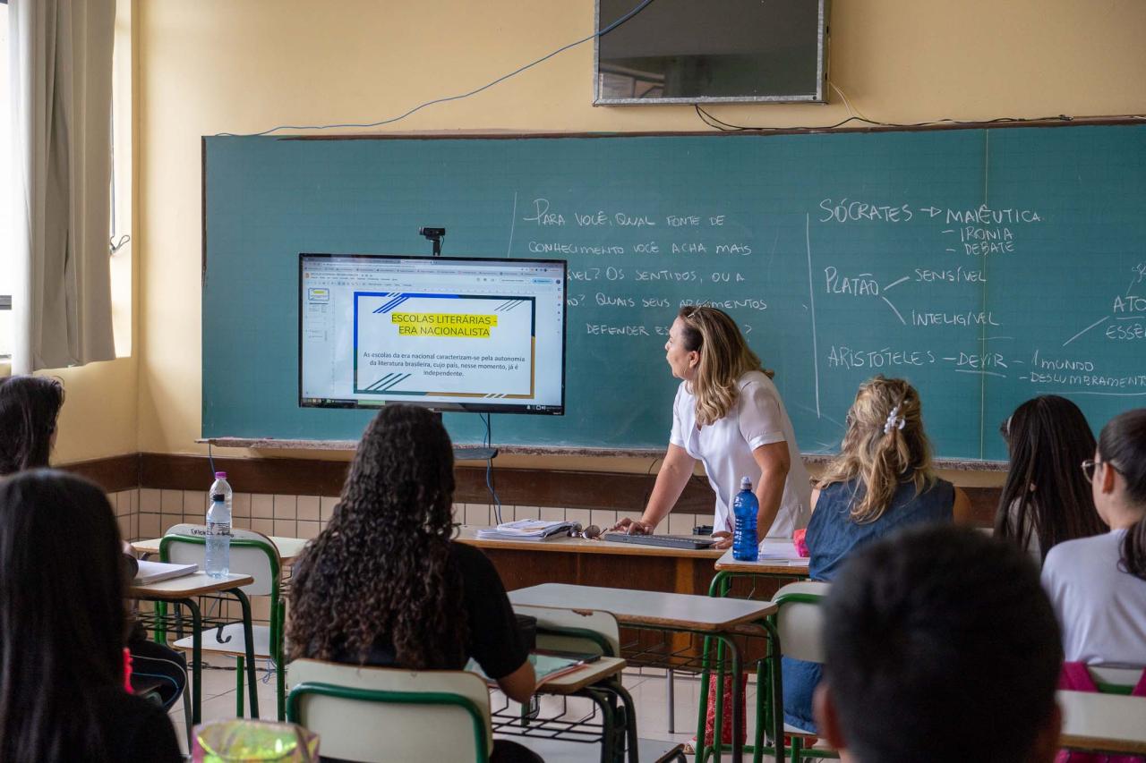 Governo prepara concurso público para seis mil professores