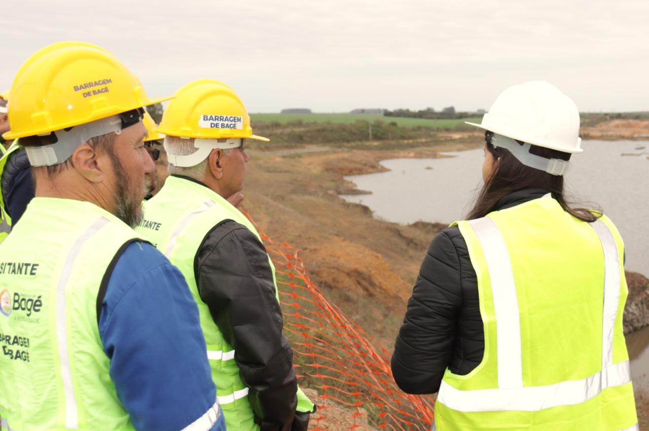 Representantes de bairros visitam a obra da Barragem de Bagé