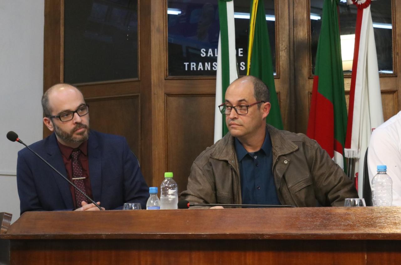 Secretários municipais da Educação e Finanças participam de sessão especial na Câmara de Vereadores