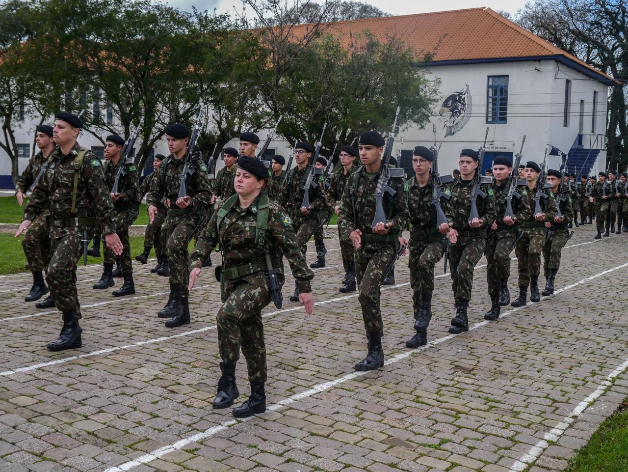 25 GAC realiza formatura alusiva ao Compromisso ao Primeiro Posto