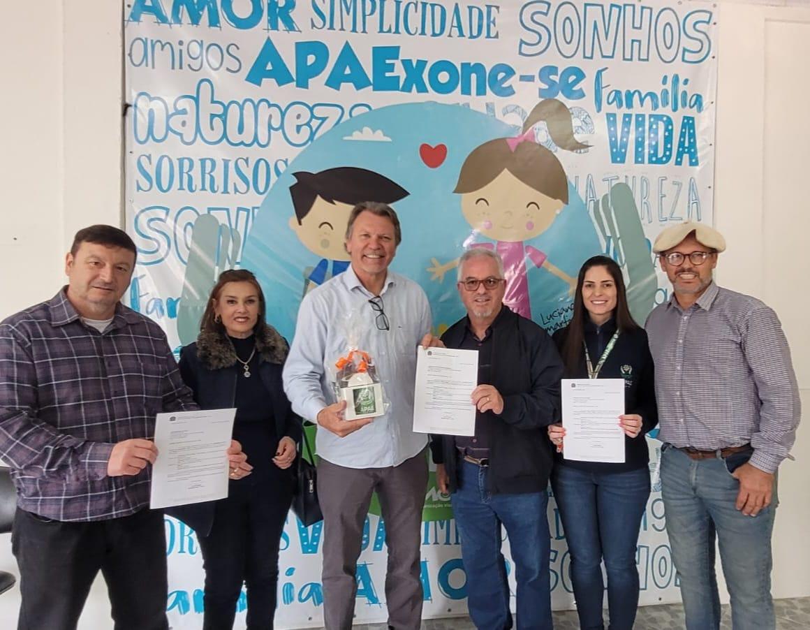 Afonso Hamm anuncia liberação de verba para APAE em Bagé