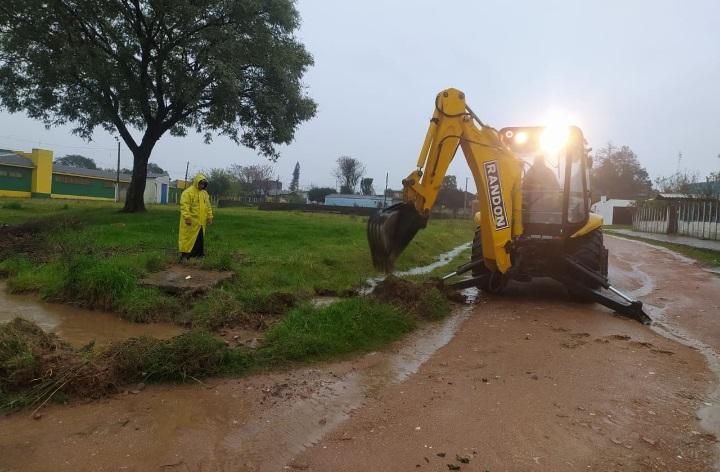 Equipes da Prefeitura atendem população após elevada precipitação