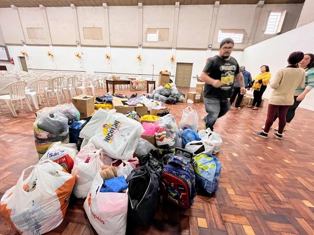 Escola São Pedro recebe doações da comunidade para municípios atingidos pela enchente