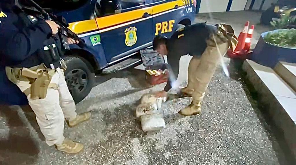 PRF prende passageiro de ônibus com skunk em Bagé