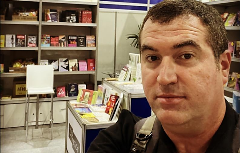 Professor da Unipampa lança livro na Bienal do Rio de Janeiro