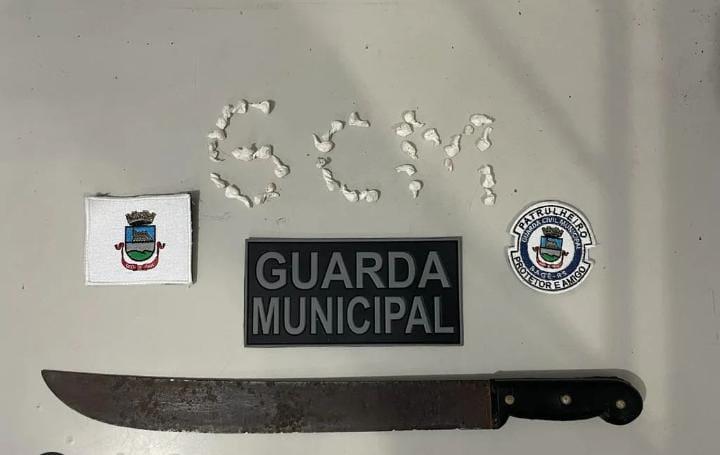 Adolescentes são presos com droga e um facão no centro de Bagé