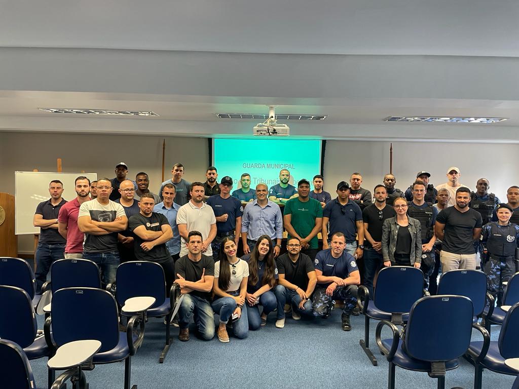 Agentes Guarda Municipal de Bagé recebem palestra de Promotor de Justiça
