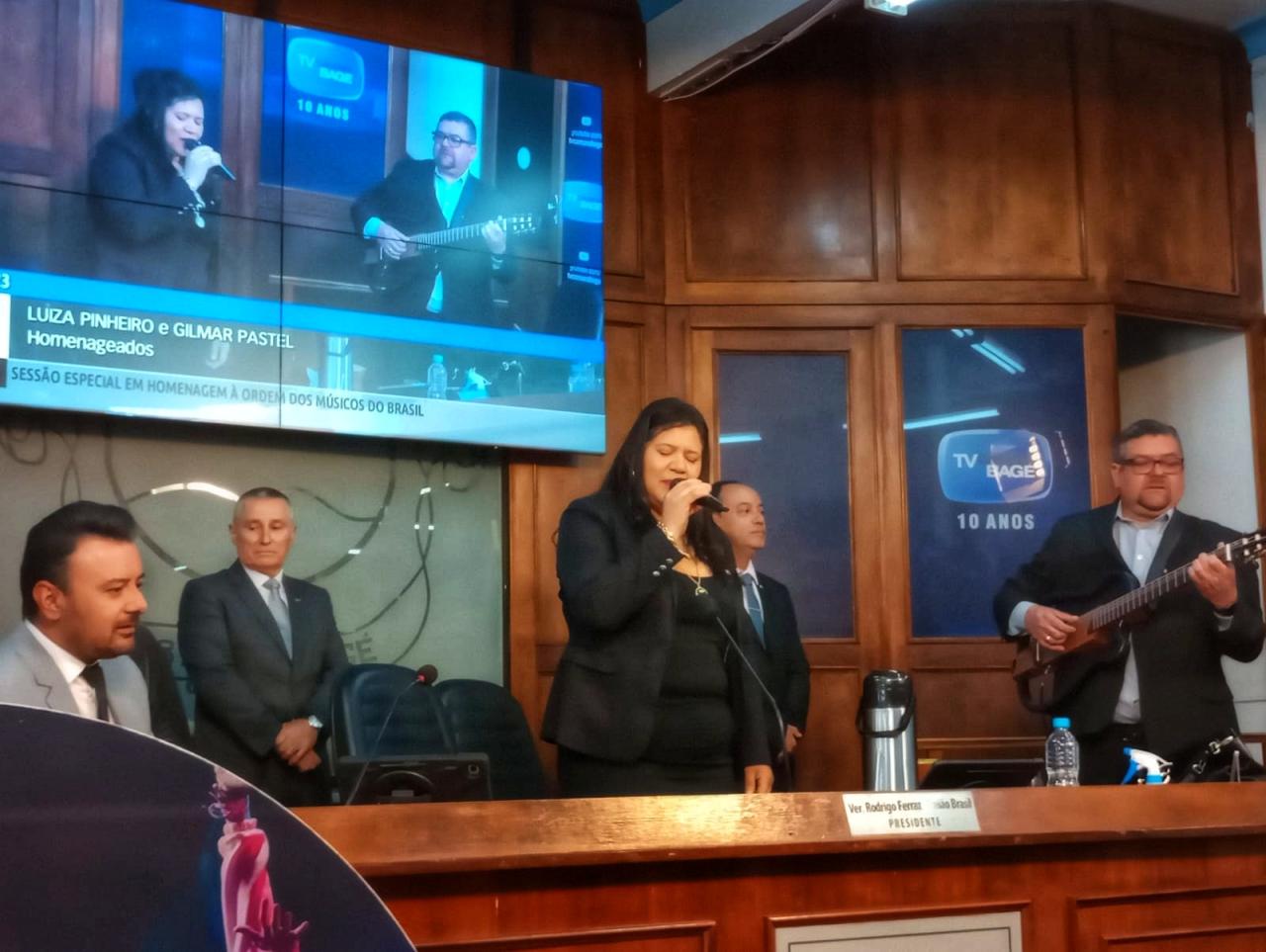 Luiza Pinheiro e Gilmar Pastel recebem homenagem em sessão especial na Câmara de Vereadores
