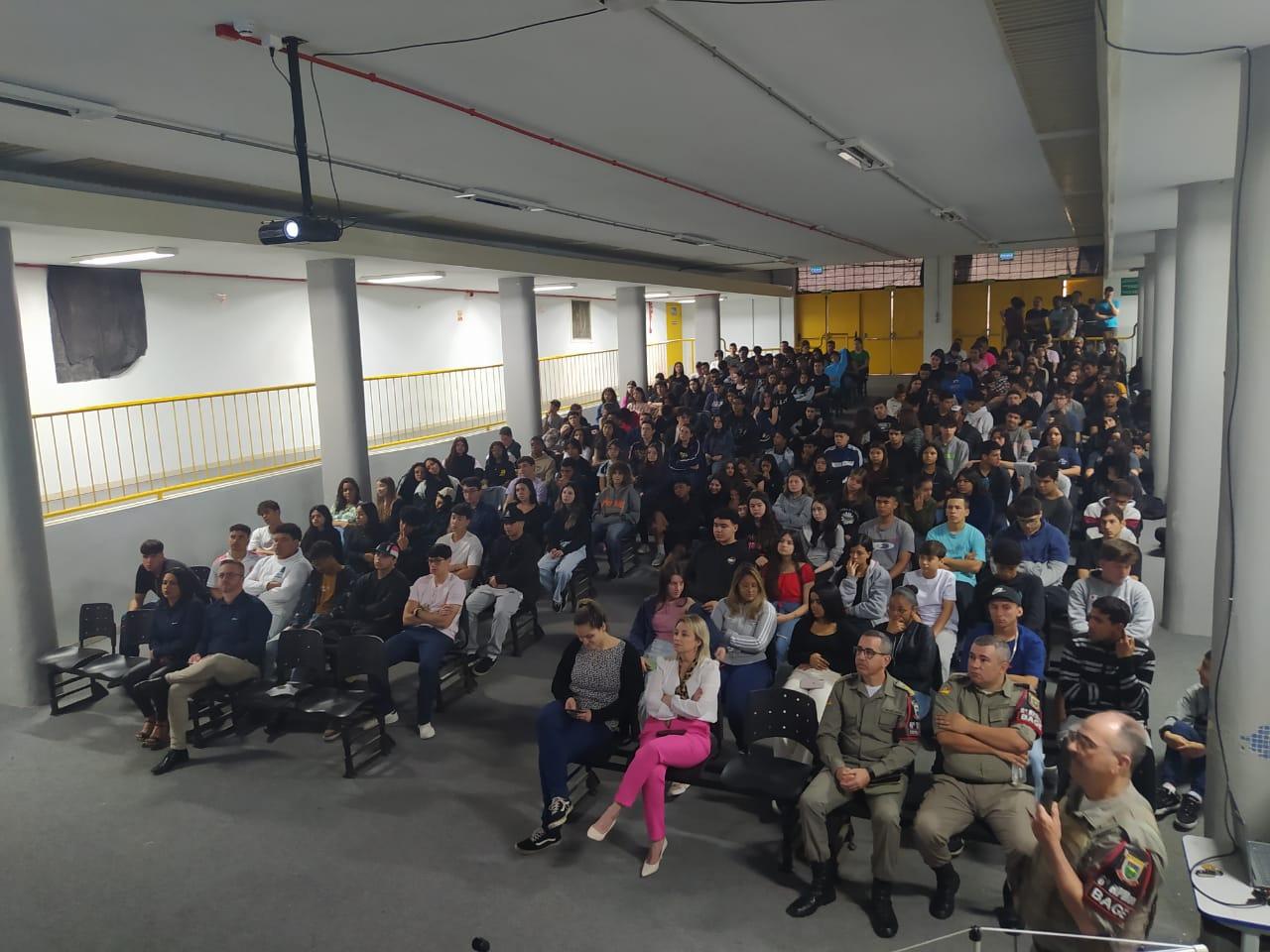 Brigada Militar de Bagé ministra palestra de encerramento do Projeto Cultura da Paz - Patrulha Escolar/2023
