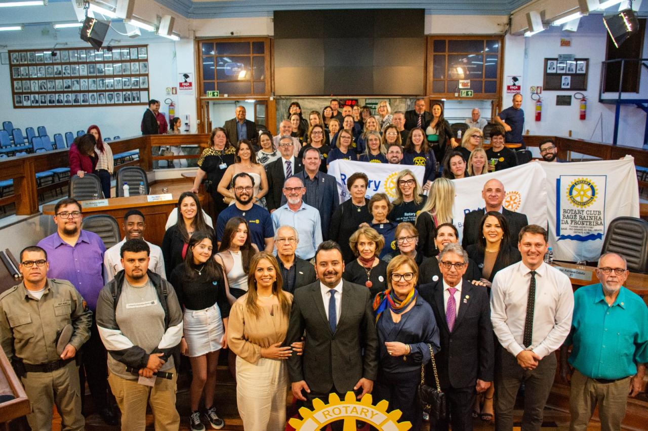 Câmara de Vereadores homenageia Clubes de Rotary de Bagé