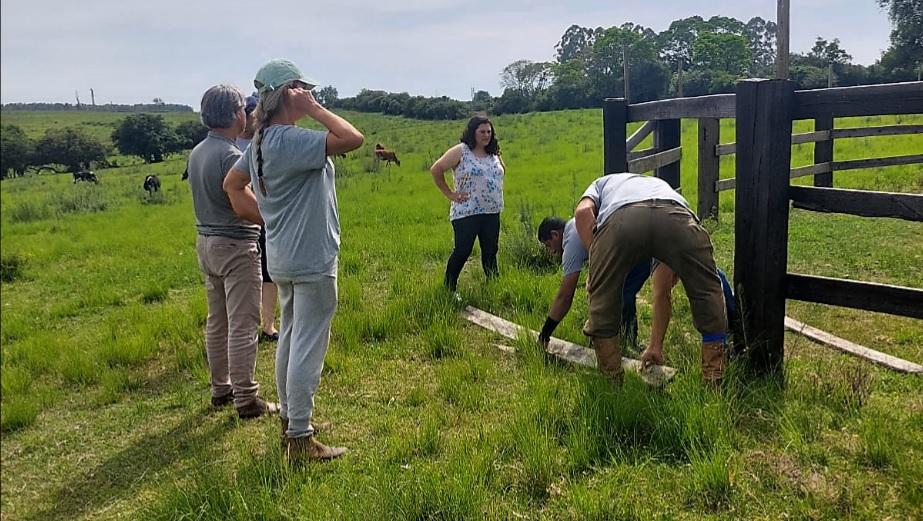 Centro de Equoterapia recebe visita de secretários do município