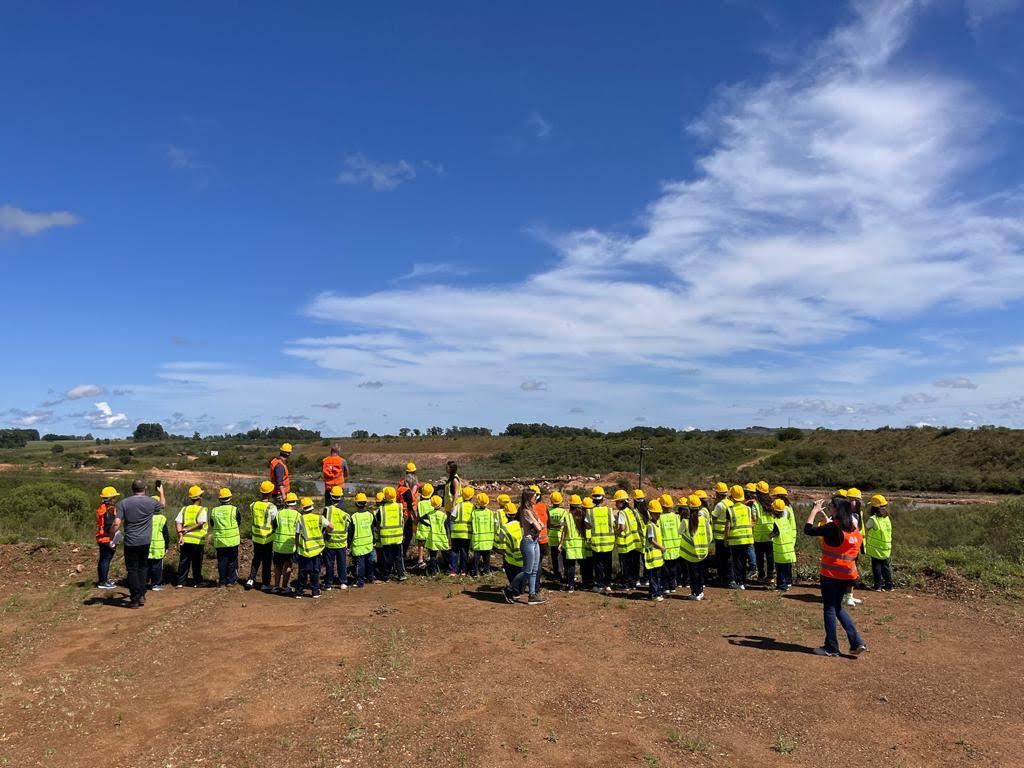 Escola Municipal Kalil A. Kalil visita obra da Barragem de Bagé