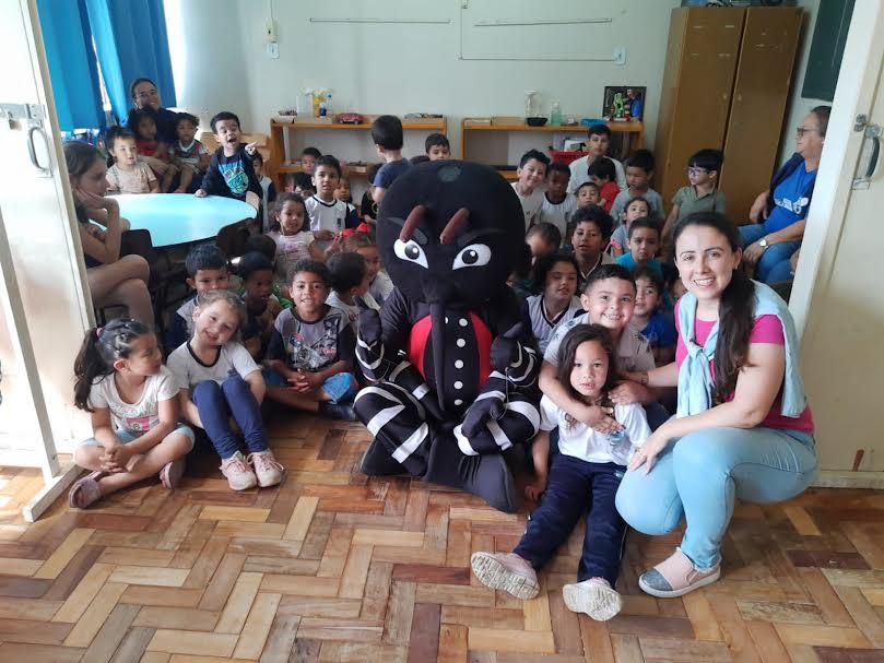 Vigilância em Saúde de Bagé realiza ações de combate ao mosquito Aedes aegypti nas escolas