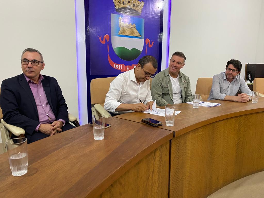 Convênio vai permitir a construção de 27 banheiros em casas de Bagé