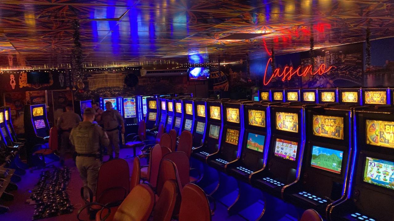 PORTO ALEGRE - BM fecha bingo em Porto Alegre e resgata idosa que devia R$ 2 mil
