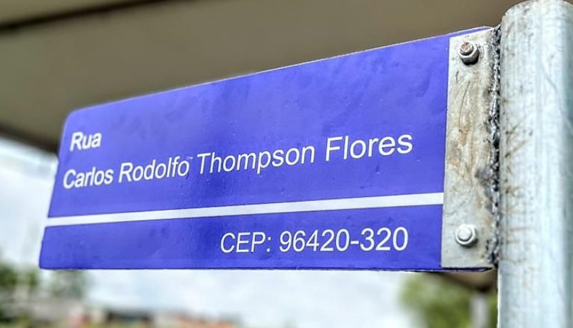 Rua 301 no Passo das Pedras é nomeada Carlos Rodolfo Thompson Flores
