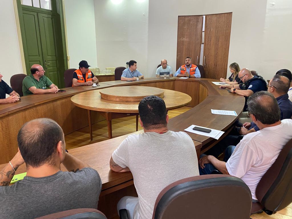 Conselho Municipal de Defesa Civil define destinação de recurso para compra de telhas