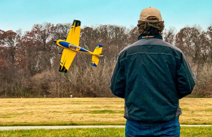 Escola Bageense de Aeromodelismo firma parceria com o Município