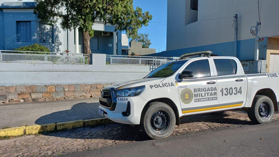 Homem é flagrado com CNH vencida, Direito de dirigir suspenso, embriagado e mandado de prisão em aberto