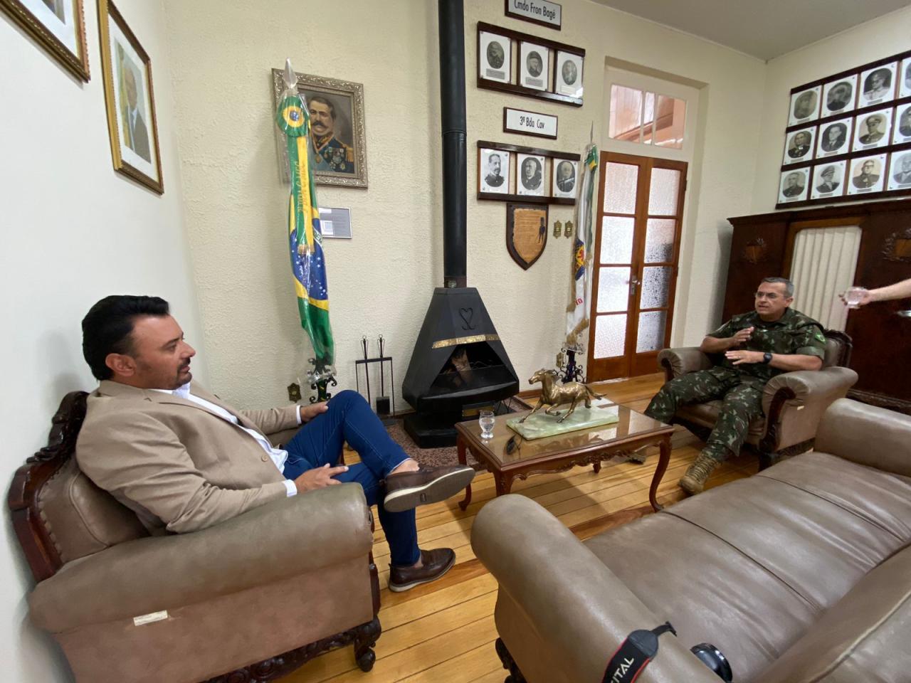 Vereador propõe implementação de palestras para militares do Exército em Bagé