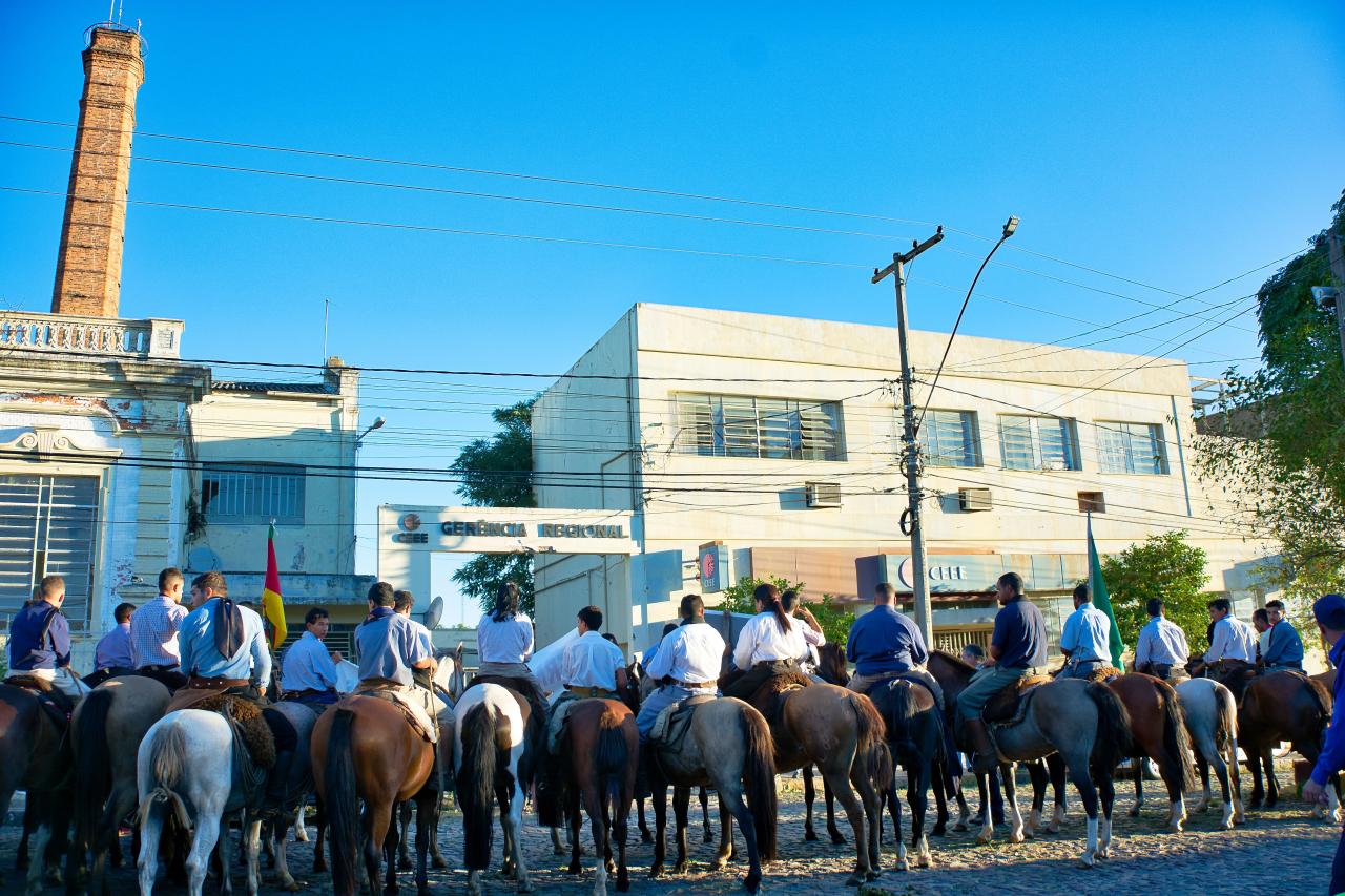 Manifestação pacífica pela morte de Murilo Santos em Frente a Sede da Equatorial em Bagé