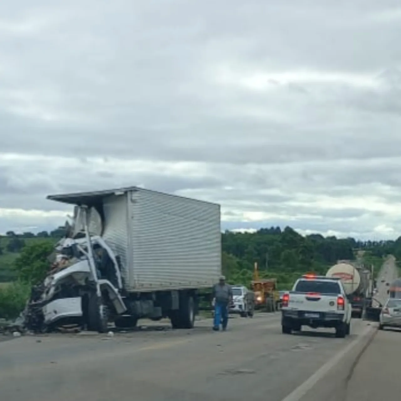 PF prende motorista de carreta por duplo homicídio
