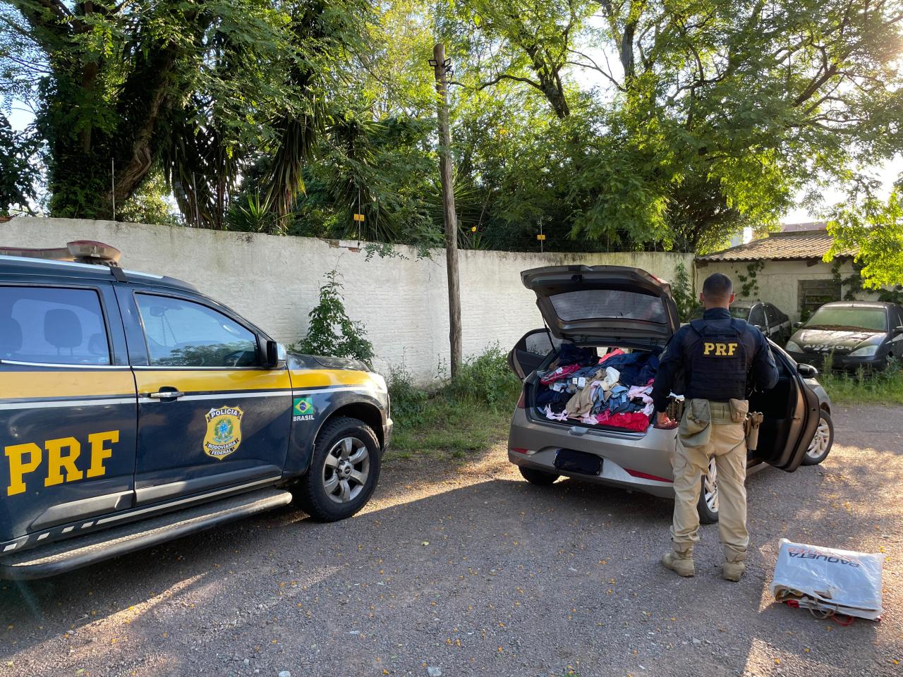 PRF prende quatro pessoas com mais de R$ 20 mil reais em roupas furtadas de lojas em Bagé