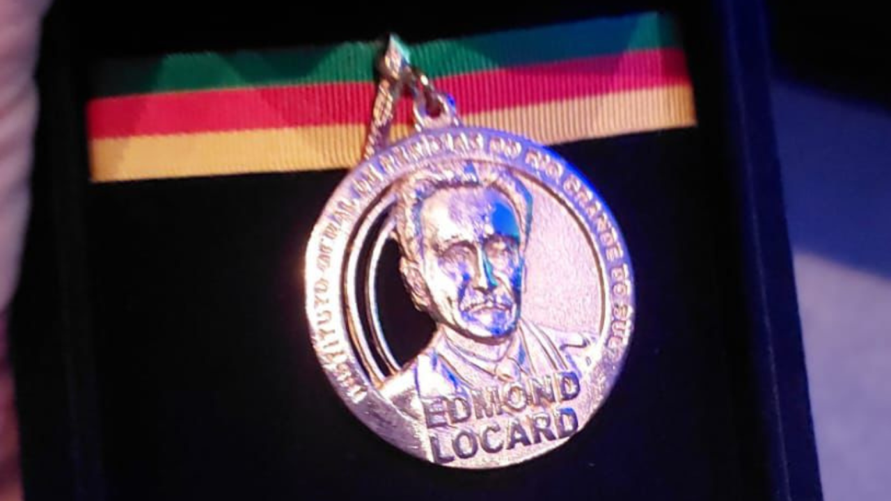 Sônia Leite recebe medalha Edmond Locard