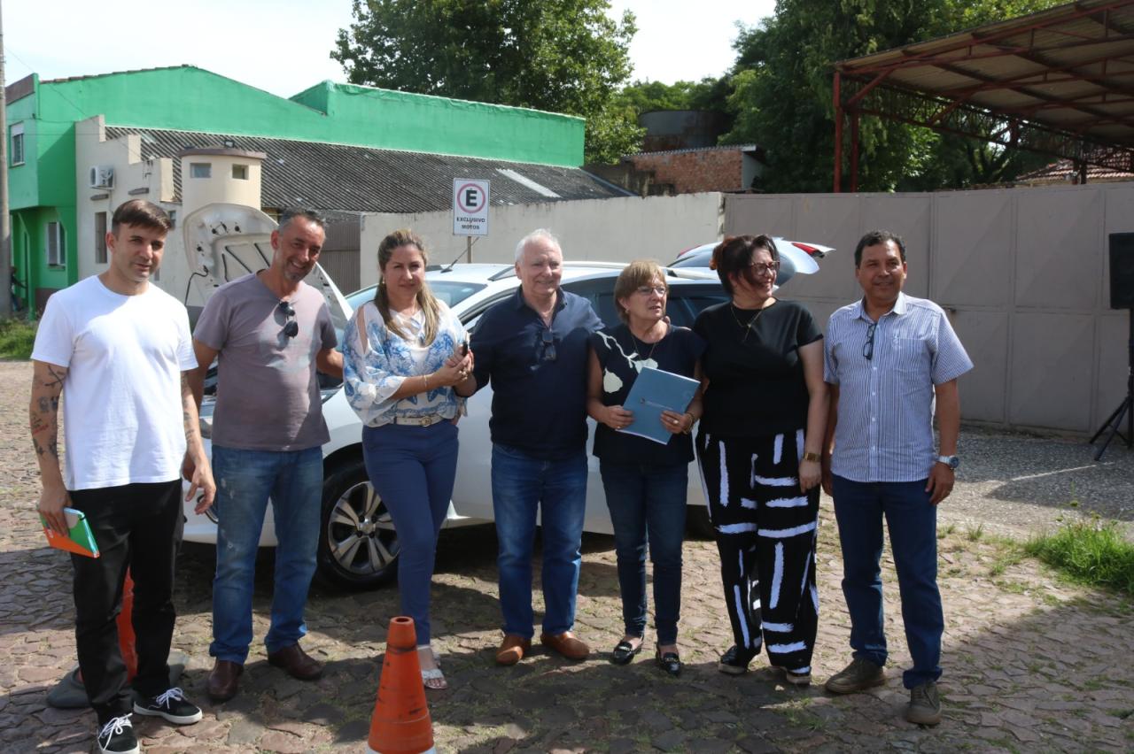 Secretaria de Saúde do Município recebe doação de veículo da Câmara Municipal