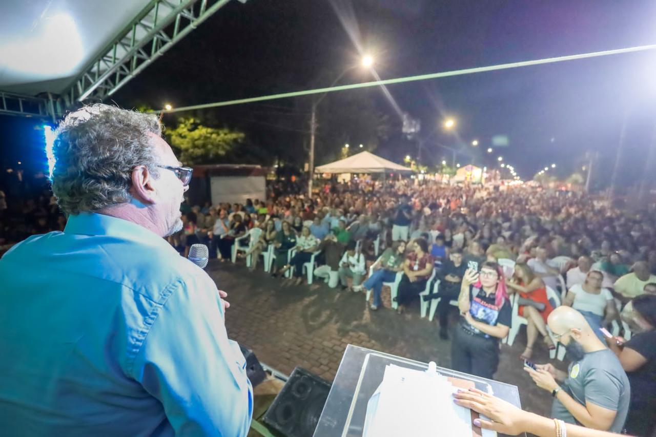 Mainardi anuncia reajuste salarial a professores do município