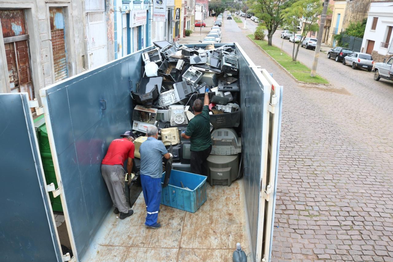 Prefeitura realiza coleta gratuita de materiais inservíveis