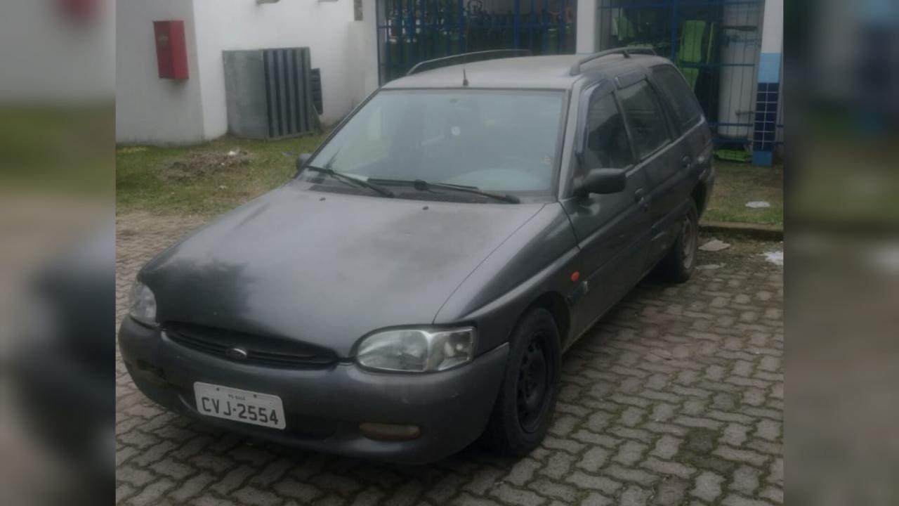 Ford Escort é furtada da frente de hospital em Bagé