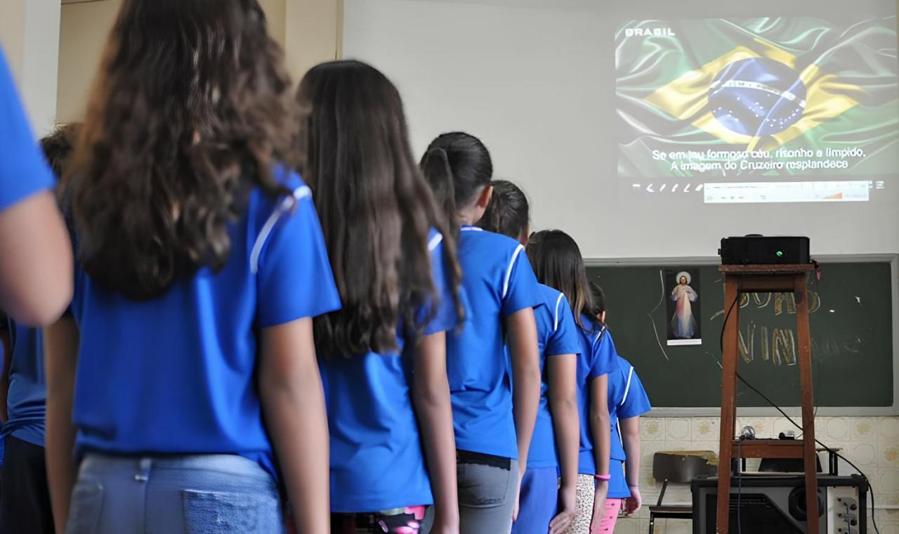 Proposta visa execução semanal do Hino Nacional nas escolas de Bagé