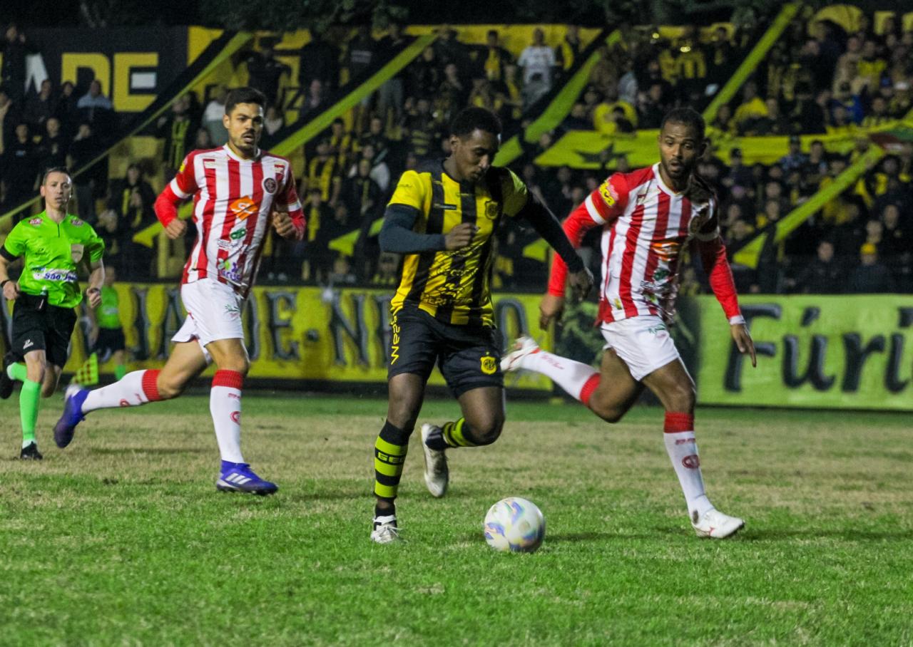 Bagé e Inter-SM empatam sem gols na abertura das quartas de final da Divisão de Acesso