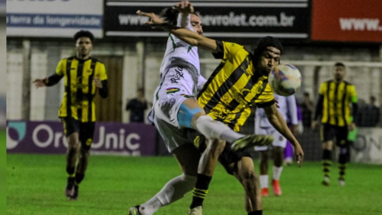 Bagé empata sem gols com o Passo Fundo em noite de chances desperdiçadas no Pedra Moura