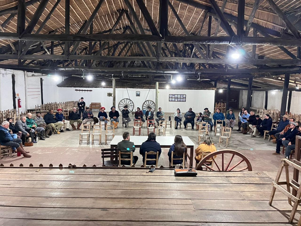 Desfile Farroupilha e programação da Semana Farroupilha são tema de reunião em Bagé