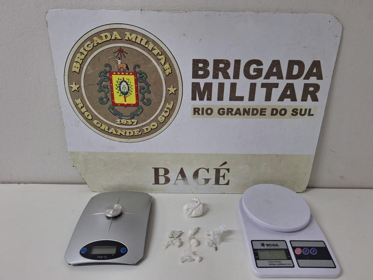 Dois menores são apreendidos com drogas no Passo das Pedras