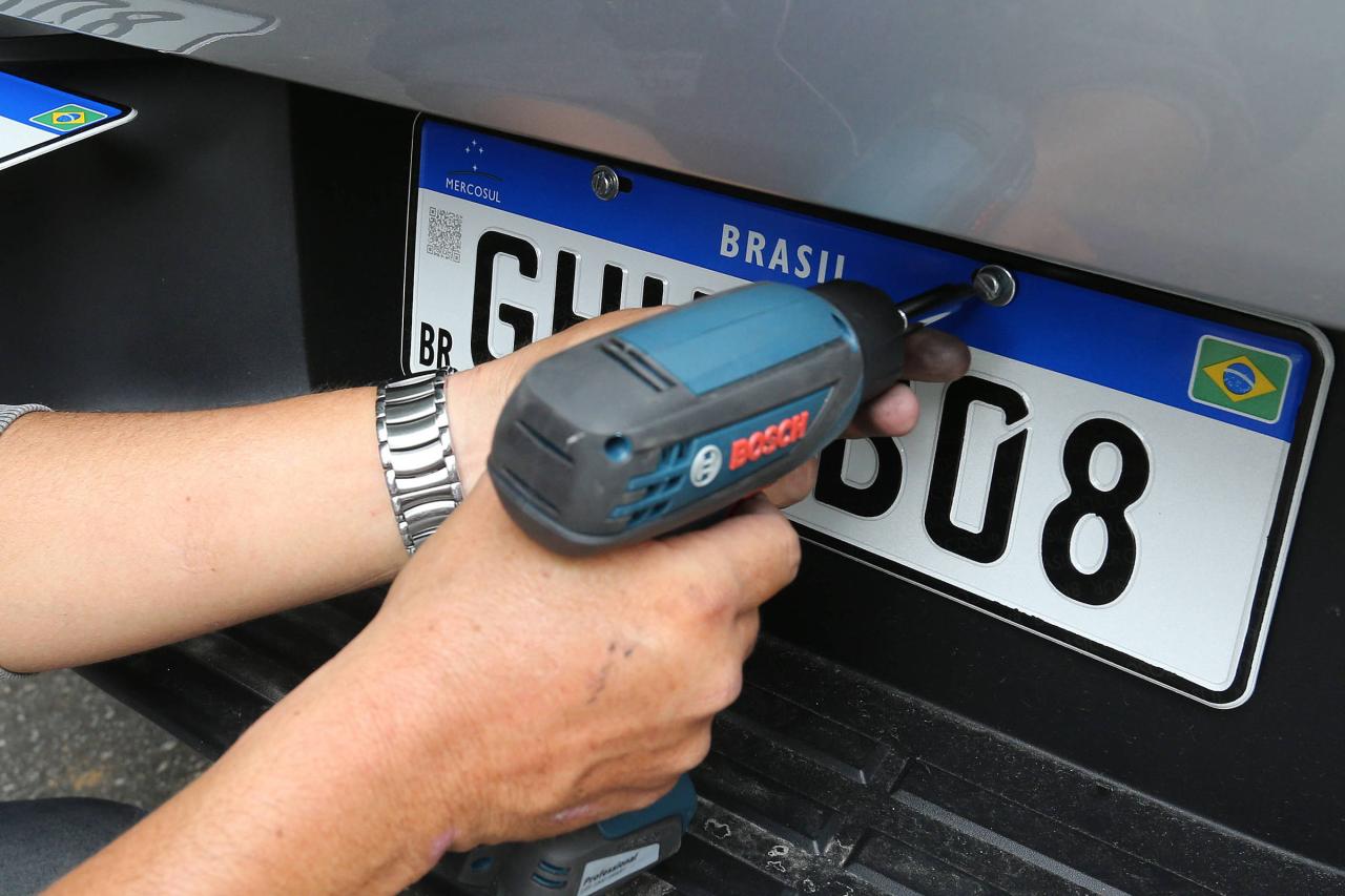 Placas de veículos poderão ter o retorno da identificação de origem