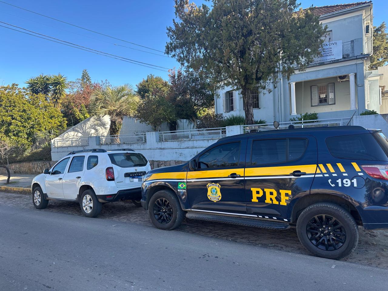 PRF recupera veículo furtado da prefeitura de Dom Pedrito e detém homem em surto em Bagé