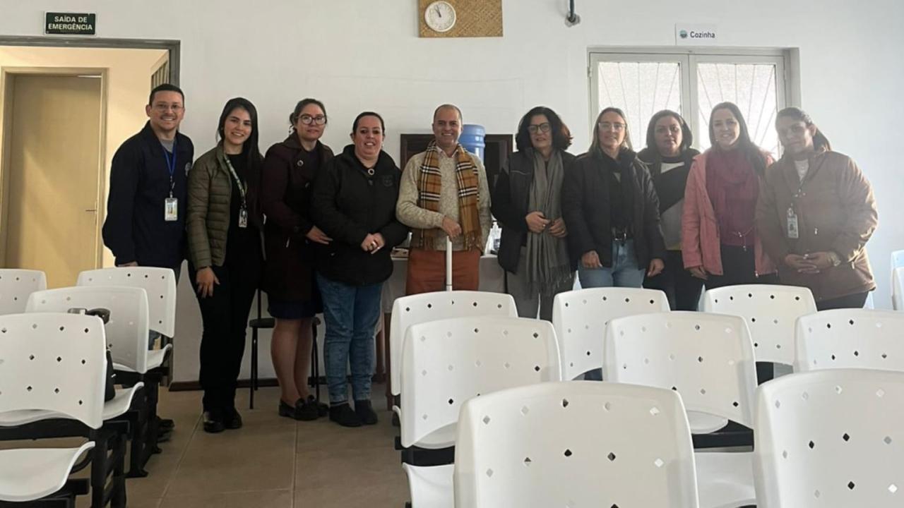 Servidores da SMASI e da APAE recebem capacitação sobre programas sociais