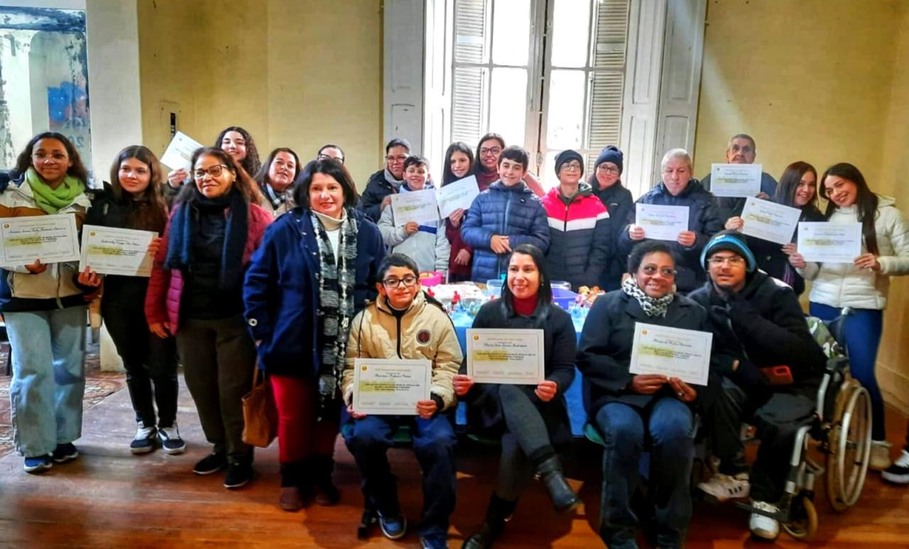 SMASI realiza formatura dos alunos do curso de inglês na Casa de Cursos