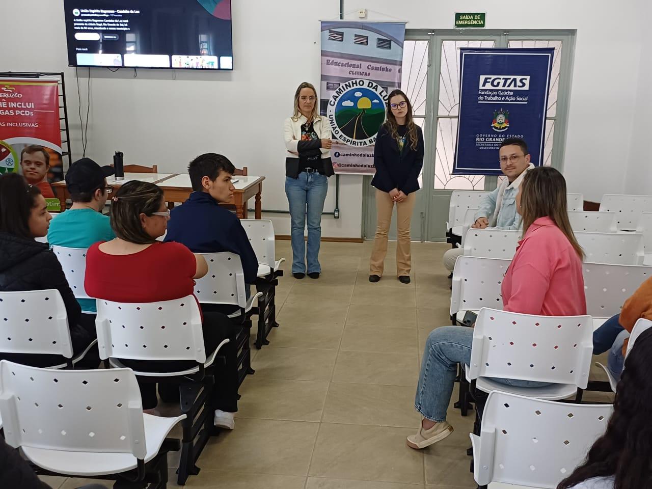 Desafios da inclusão no mercado de trabalho são tema de debate no Caminho da Luz