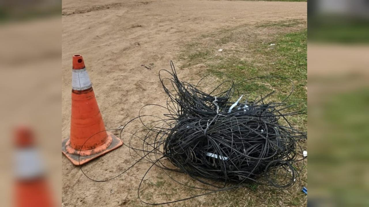 Empresas iniciam retirada de fios em desuso dos postes da cidade