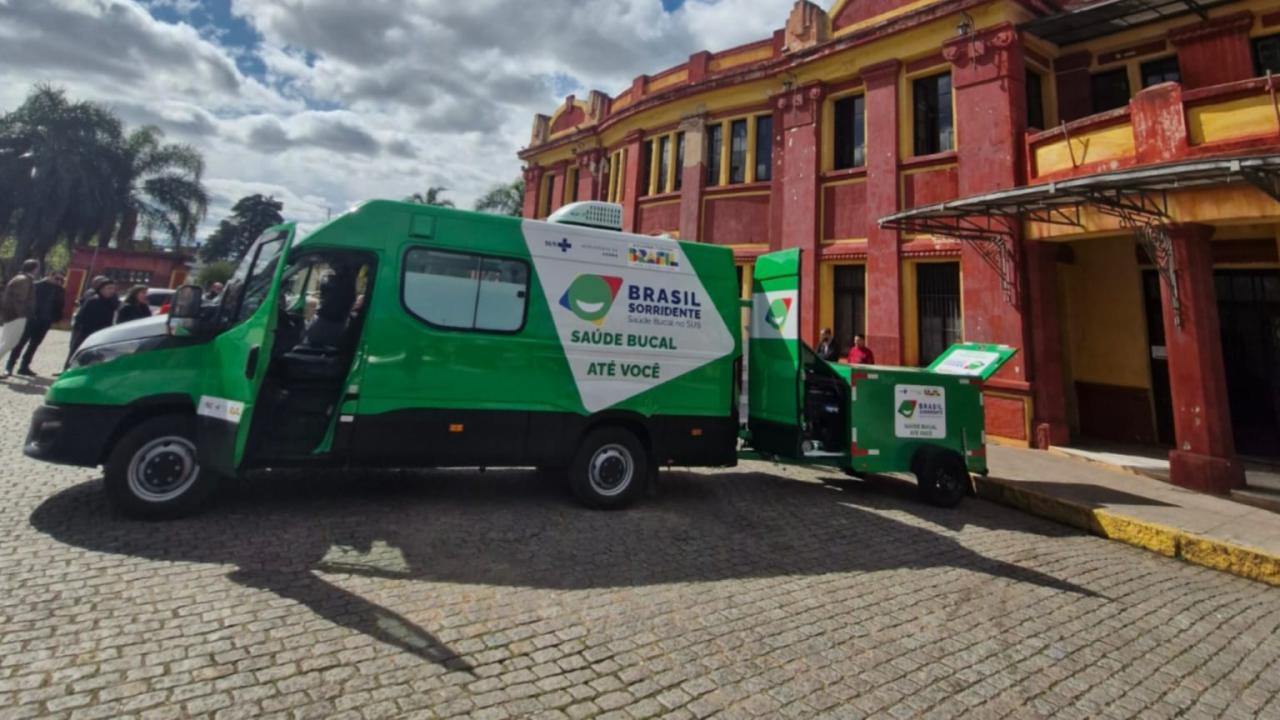 Bagé recebe Unidade Odontológica Móvel