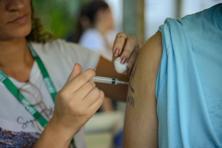 Consulta pública avalia inclusão de vacina contra herpes zóster no SUS