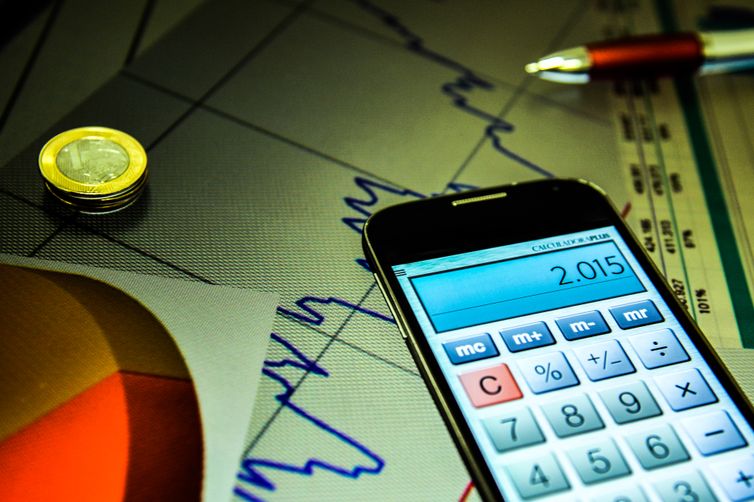 Mercado financeiro projeta inflação de 4,83% em 2025