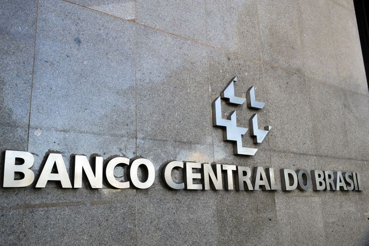 País tem déficit de US$ 4,7 bi nas contas externas em agosto; entenda