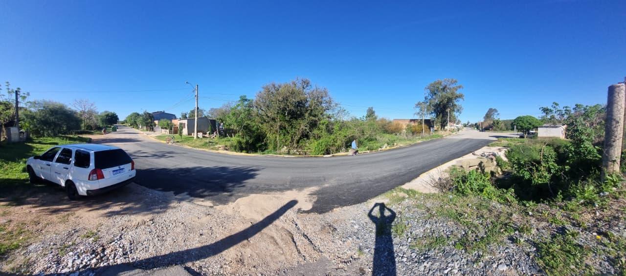Rua Athos Aramis Budó recebe pavimentação asfáltica